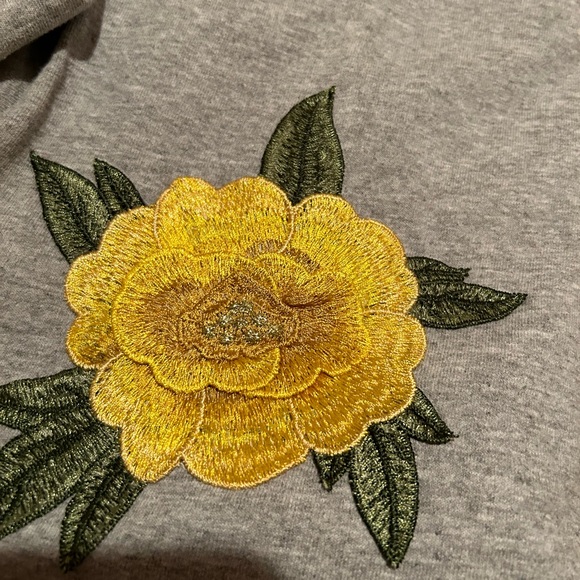 Yellow flower embroidered tee - Picture 2 of 3